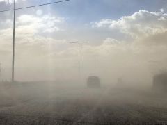 Adilcevaz’da toz bulutu etkili oldu